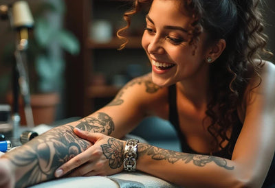 Tatouages : Guérison Accélérée et Moins de Douleur avec le Earthing ? - chargeurterre